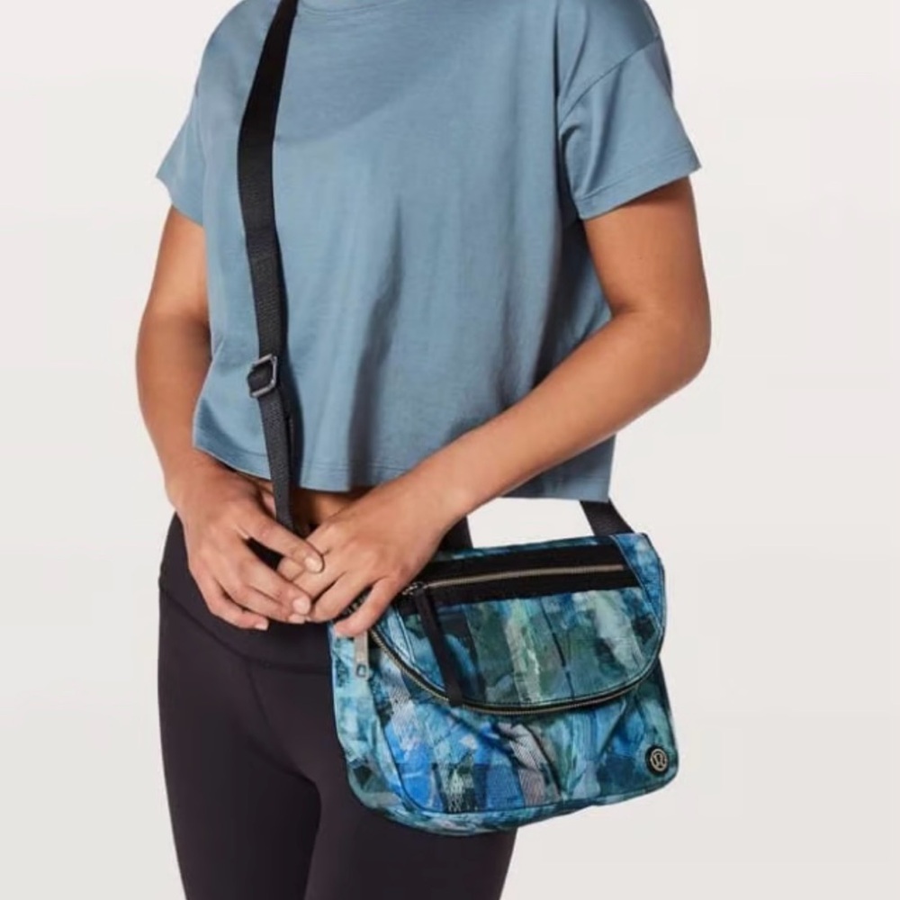 Lululemon Athletica Abstract Blue Crossbody Bag - Picture 2 of 13